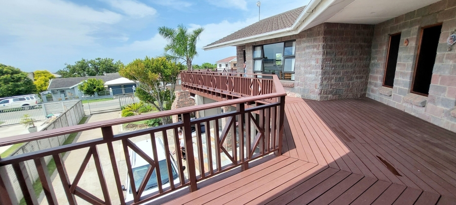 5 Bedroom Property for Sale in Sunrise On Sea Eastern Cape
